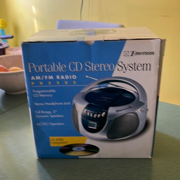Emerson Other Emerson Portable Cd Rrw Player With Amfm Stereo Radio